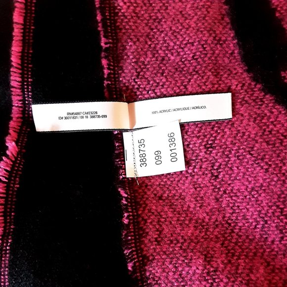 'VICTORIA'S SECRET' LOGO REVERSIBLE THROW BLANKET FUCHSIA/BLACK FRINGE END - Picture 3 of 13